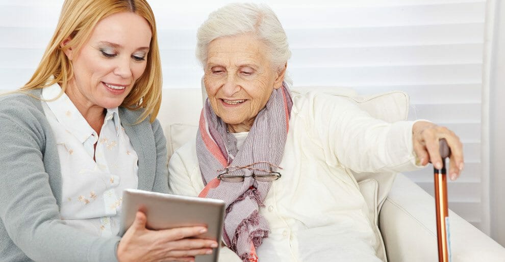 nurse-with-ipad
