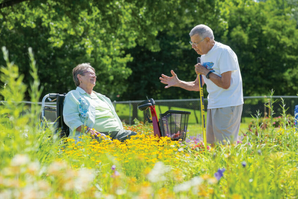 WL2_8071 seniors talking in the garden